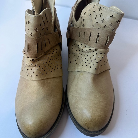 Pop Tan Ankle Boots - Picture 8 of 10